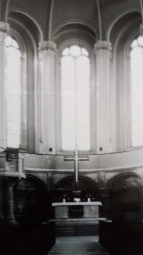 Zionskirche in Berlin-Prenzlauer Berg, Altar, Agfa Boxkamera